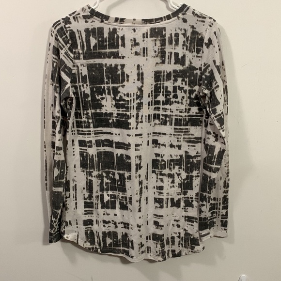 Rose + Olive tie front long sleeve gray and white top, size Small good condition - Picture 3 of 6